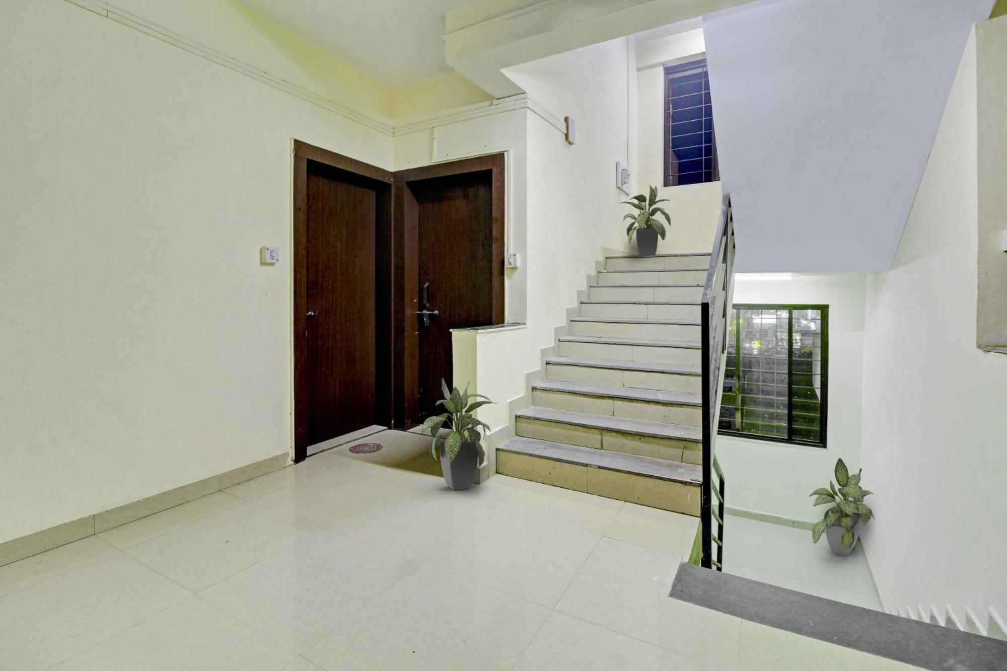 Hotel O Sai Executive Lodging Yerandwane エクステリア 写真